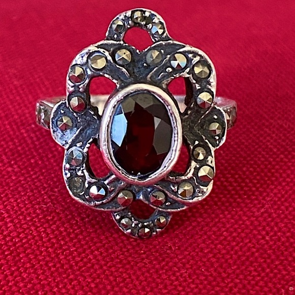 Read Description Jewelry - Vintage Women’s Sterling Silver Marcasite & Garnet Ring- Size 6